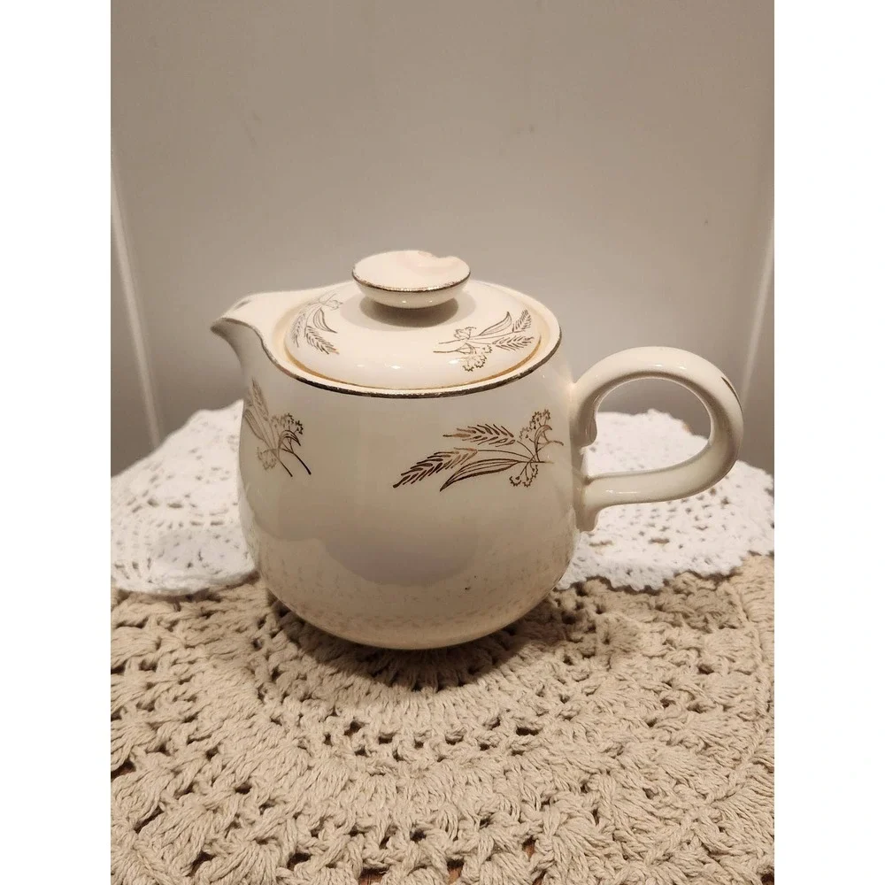 Antique 1950's Lifetime China Co. Prairie Gold Wheat Teapot/Coffee pot.  5.5in